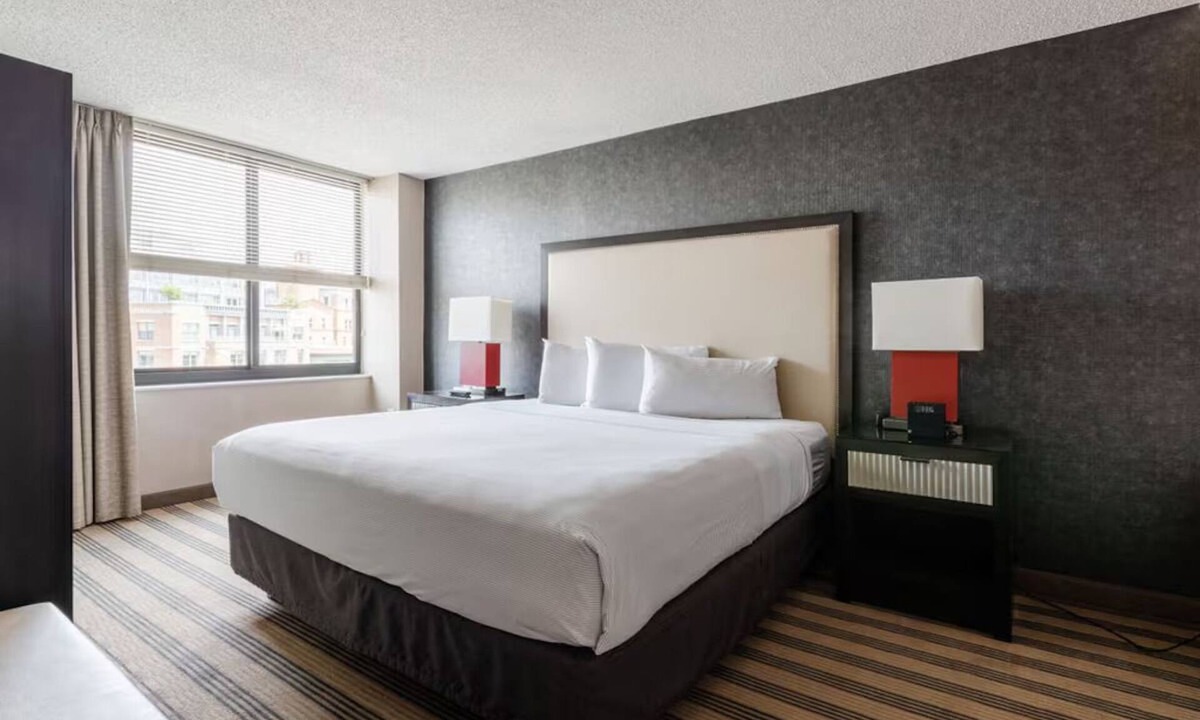 West End Apartment | Perfect DC Stay | Full Kitchen + Wi-Fi | Walk to National Monuments & Georgetown