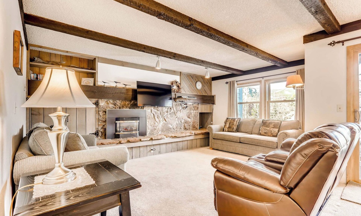 Historic District Condo | Perfect Downtown Retreat with ALL NEW APPLIANCES AS OF FALL 2025!
