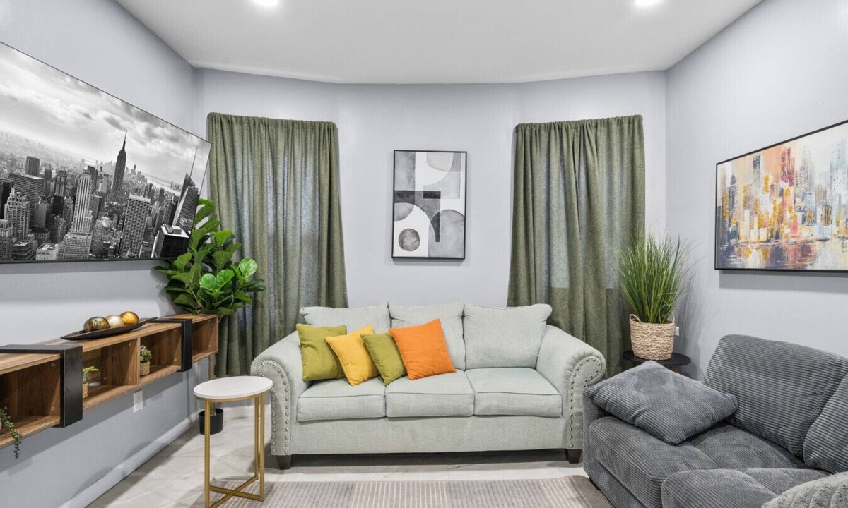 Bayonne House | Perfect for big groups – cruise port, Newark Airport & NYC attractions just minutes away