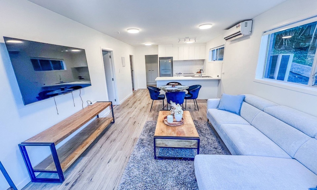 Pakuranga House | Perfect for Extended Stays | Modern 2BR | Parking
