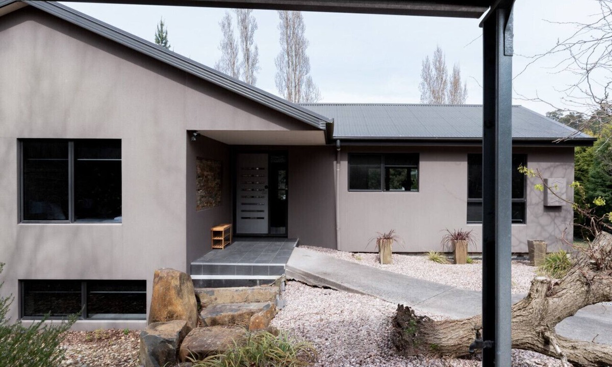 Newstead House | Perfect for groups and large families Sleeps 12