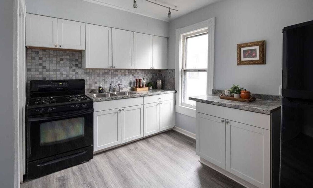 Downtown Rochester Apartment | Perfect for long term stays-vibrant area-3 Bedroom