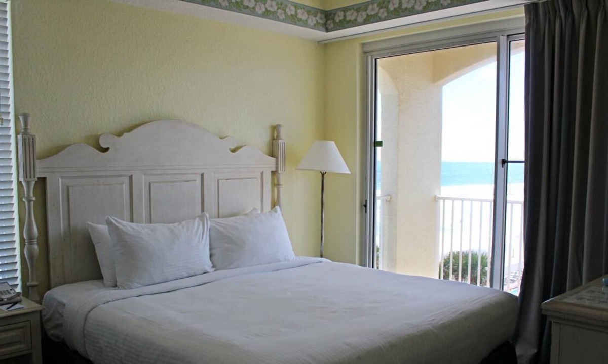 Bostroms Resort | Perfect Getaway! BBQ and Picnic Facilities, Surfing, Pool, Near Parks