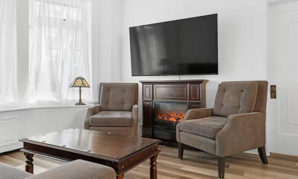 Haute-Ville Apartment | Perfect Location! Perfect Stay in Quebec City! Suite Jardin
