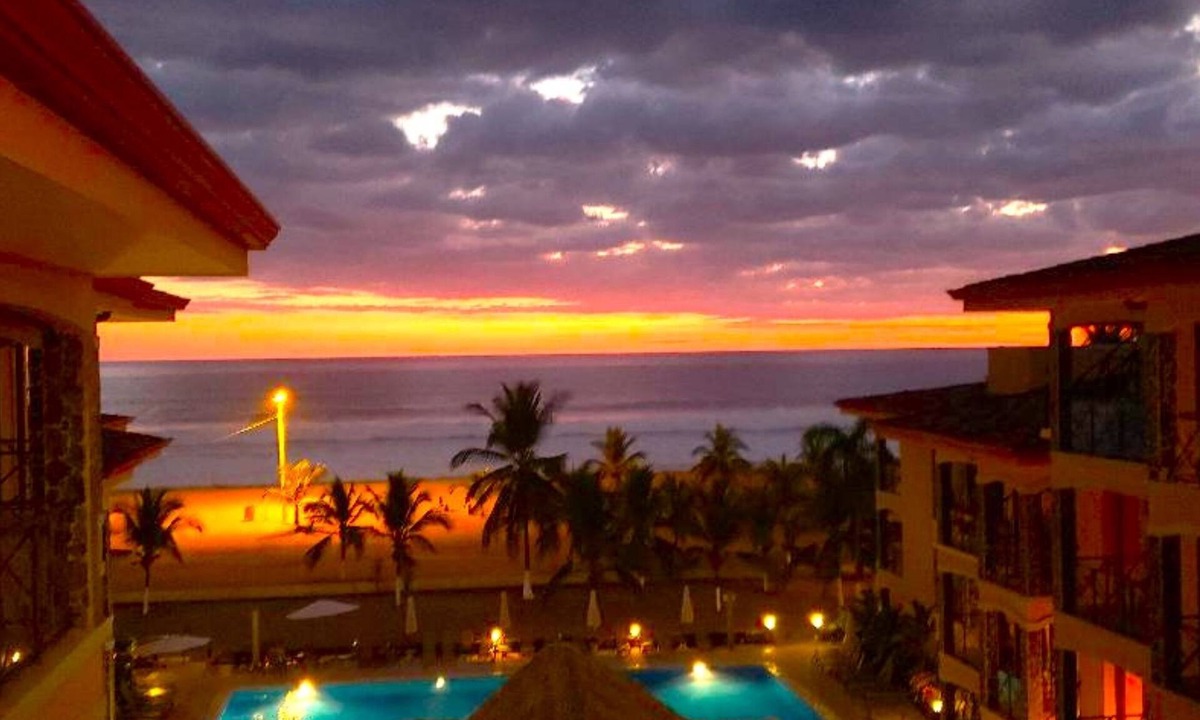 Barrio Los Villalobos Condo | Perfect Oceanfront Location - 3 Bedroom Condo in Jaco with Cascading Pools