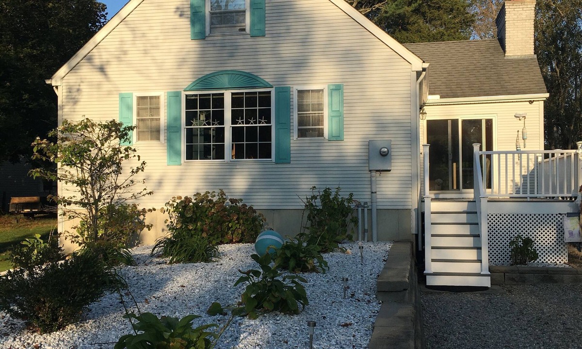 Westbrook Center House | Perfect Shoreline Stay – Walk to Beach, Dine, Shop & Play!