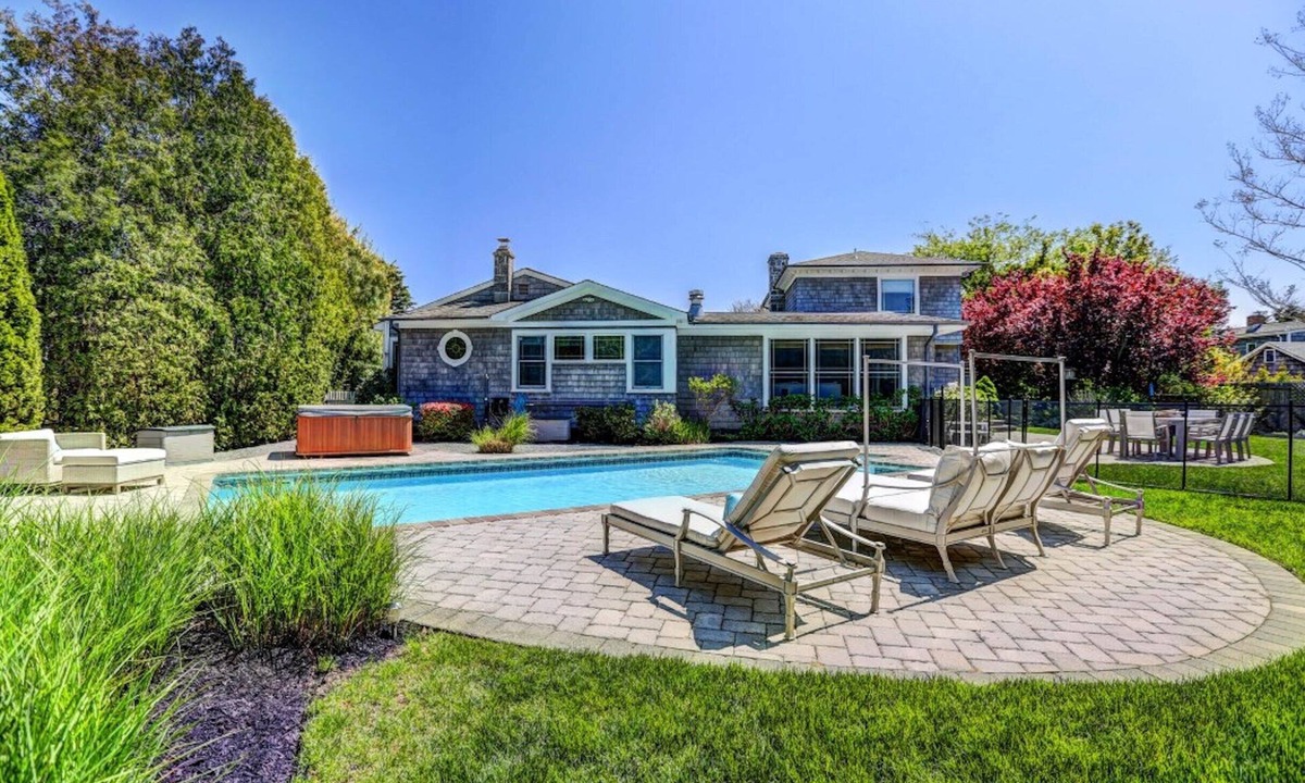 Shinnecock Hills House | Perfect Southampton Location, Beautiful house just minutes from the Water.