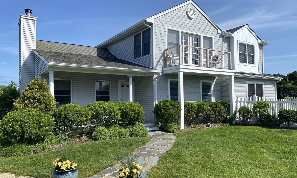 Shinnecock Hills House | Perfect Southampton Getaway - Pristine Home with Water Views