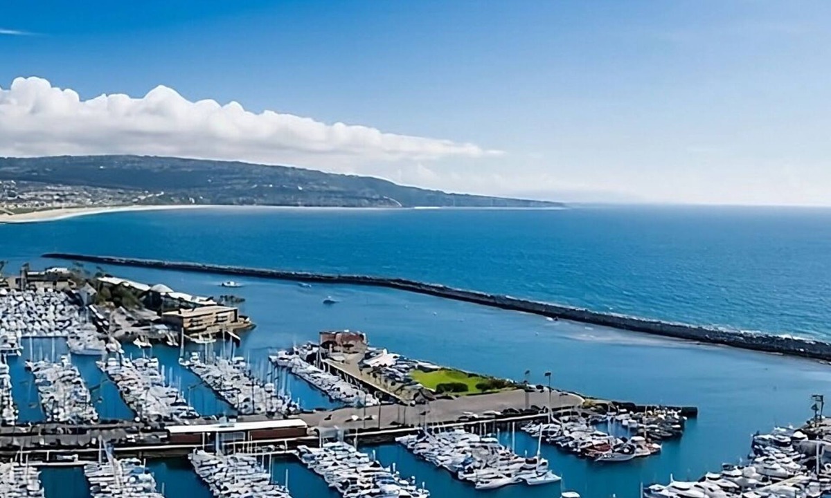 South Redondo House | Perfect Spot for Soaking Up Some Sun & Sightseeing! 3 Relaxing Units, w/Balcony