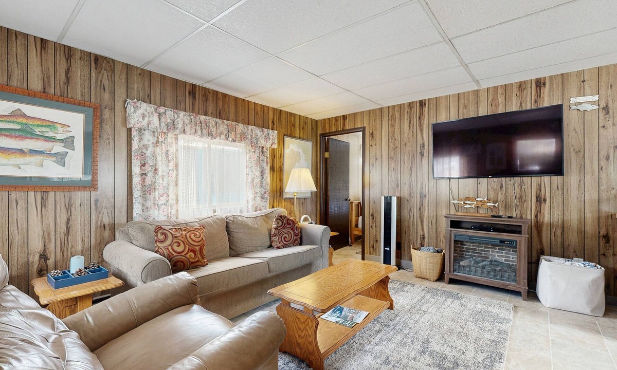 Bayview Boat Rental | Perfect Waterfront Fishing Retreat - Floating Home in the Bayview Marina