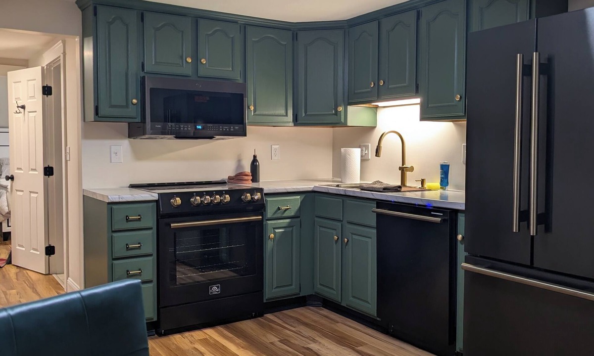 Augusta Apartment | Perfectly Located 1 Bedroom, newly remodeled