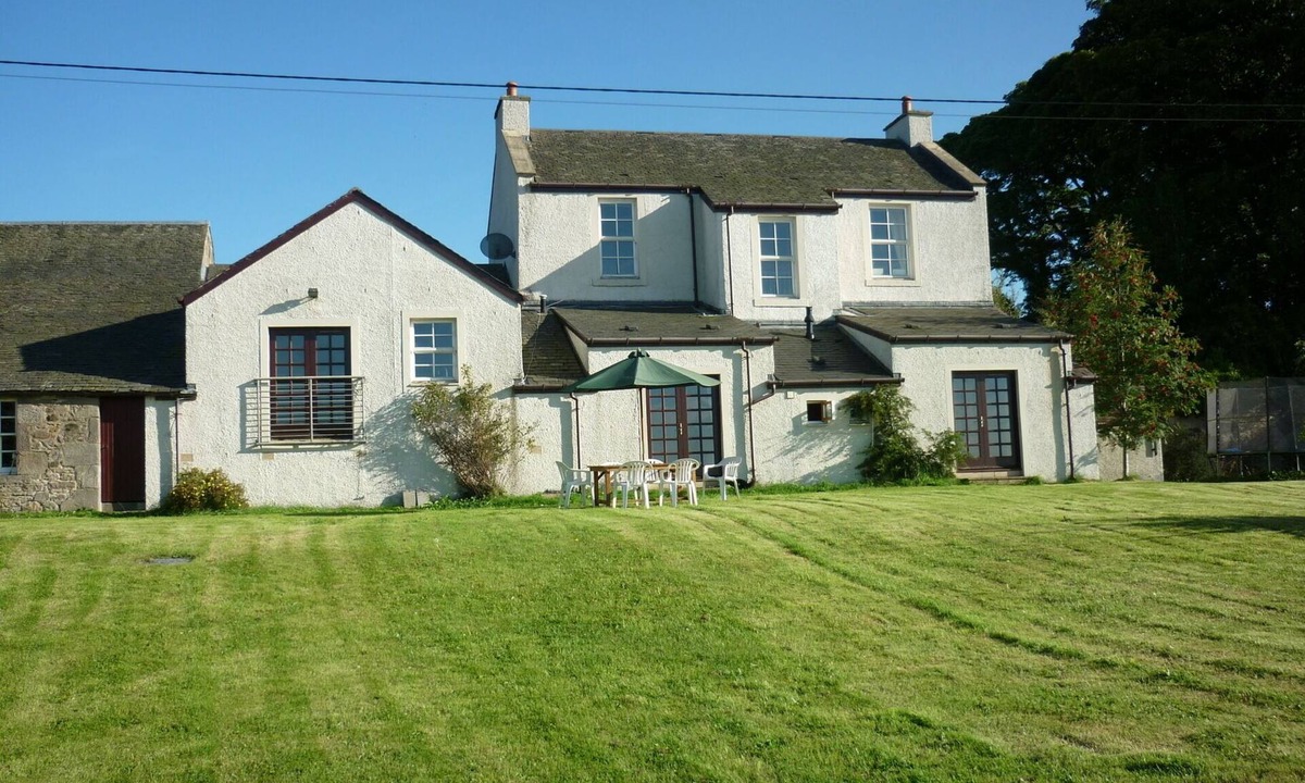 Balerno Cottage | Perfectly located for The Pentlands. It also has easy access to the city.