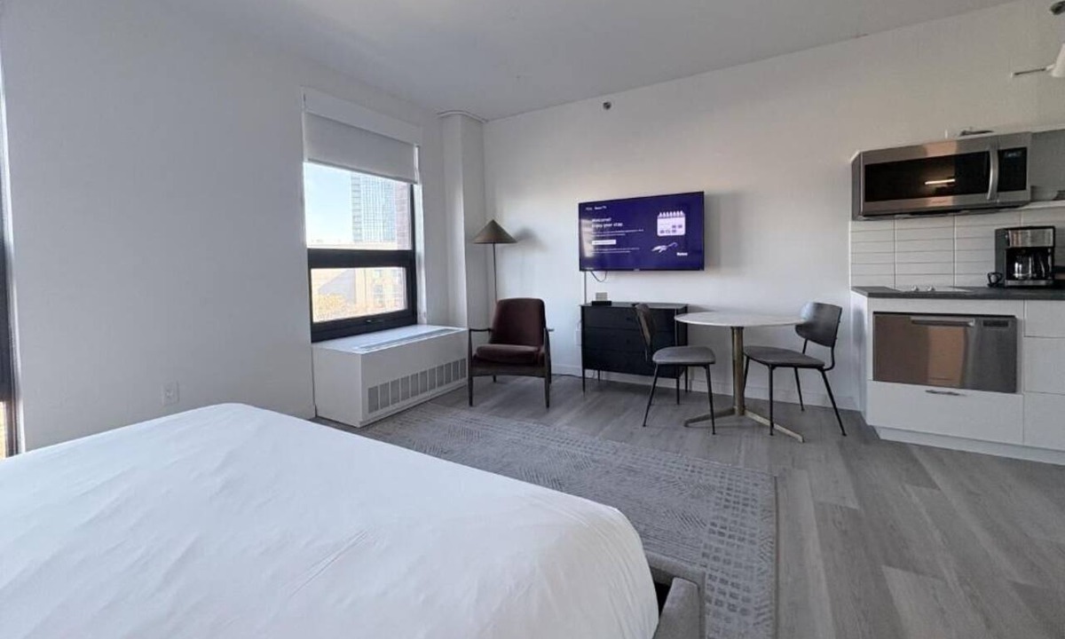 Hunters Point Apartment | Perfectly Located Unit for Urban Explorers – Near Iconic NYC Attractions