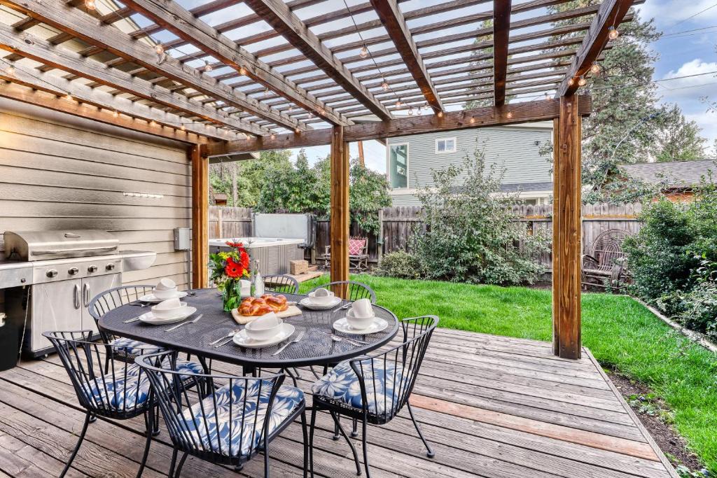 River West House | Perfectly Placed Plum Cottage