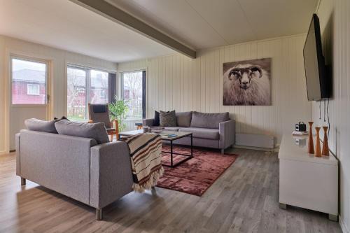Leknes Apartment | Perfekt base for det meste!