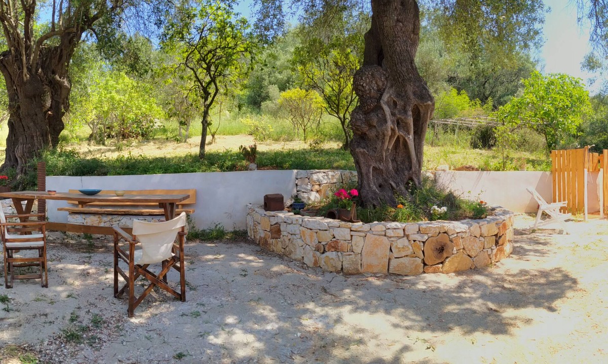 Peroulion House | Perithia Cottage