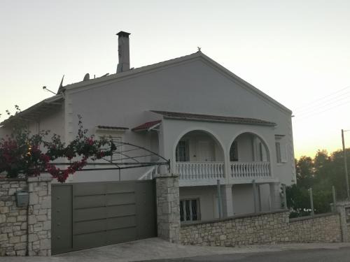 Agios Ilias House | Perithia Cottage