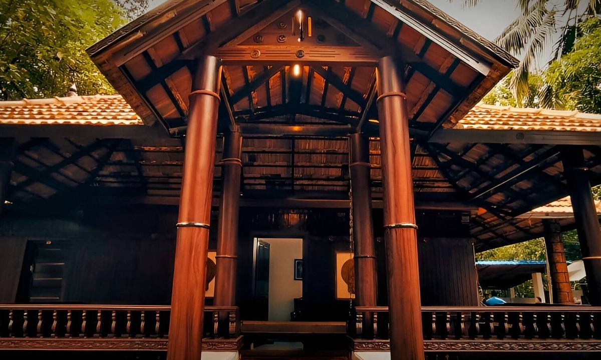 Poovar House | Periyaveettil Heritage Home/Authentic Kerala Nadumuttam House