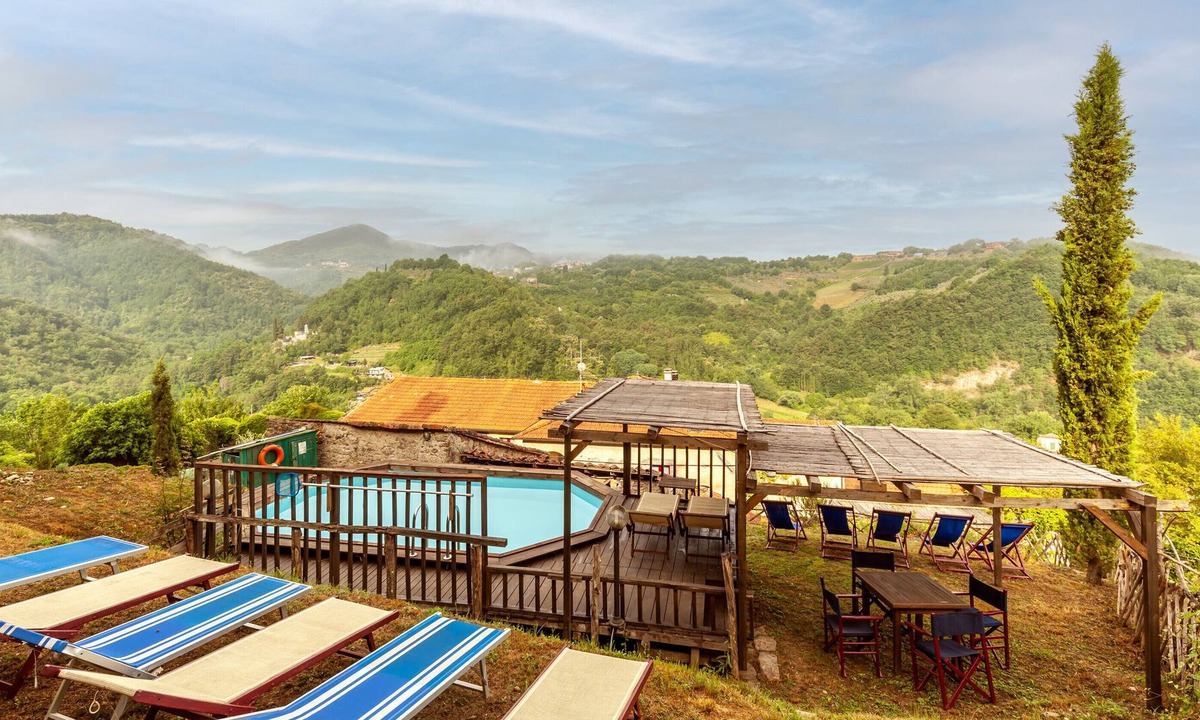 Maglietola House | Pet-Friendly Holiday Home Il Castello with Mountain View, Pool & Wi-Fi