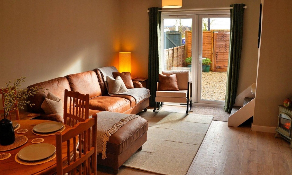 Bourton-on-the-Water House | Pet-friendly countryside holiday home, No Deposit