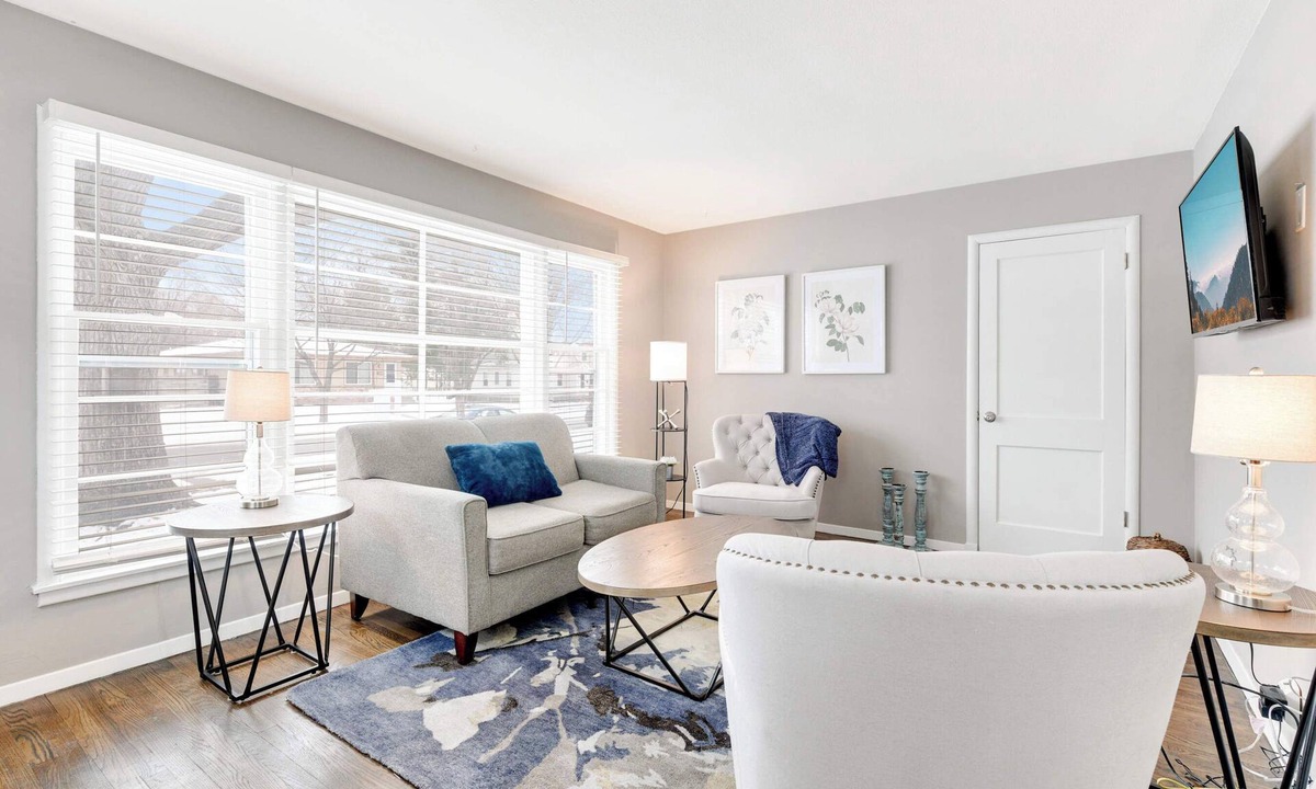 Robbinsdale House | Pet-Friendly 1 Bedroom Urban Oasis Garage W/D Central Fenced Yard