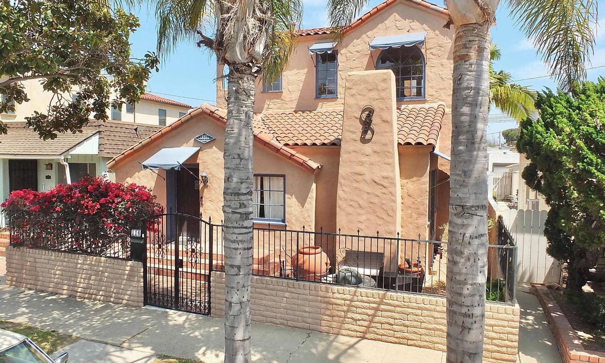 Belmont Shore House | Pet-Friendly, 1 Block to Beach, World Cup, Sleep 7