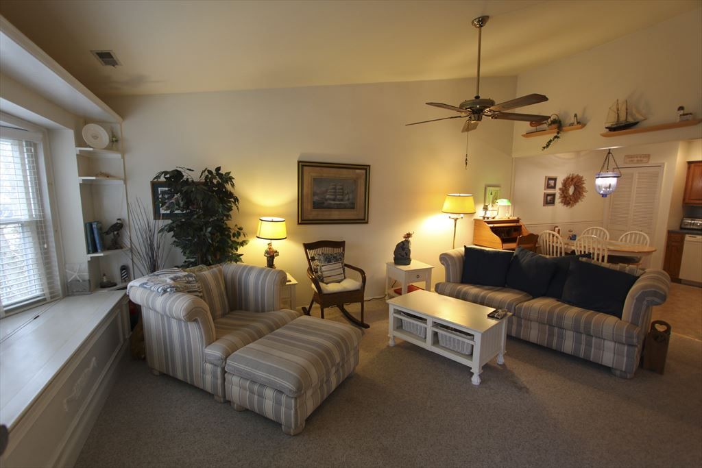 Village Green House | PET FRIENDLY - 1220 B Vermont Avenue