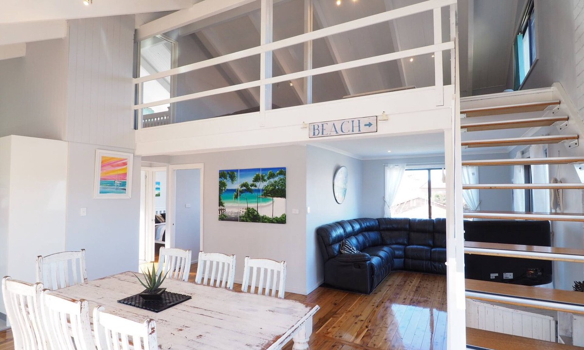 Callala Beach House | Pet-Friendly | 200m to Beach | Sleeps Large Groups | Beach Views | Air Con
