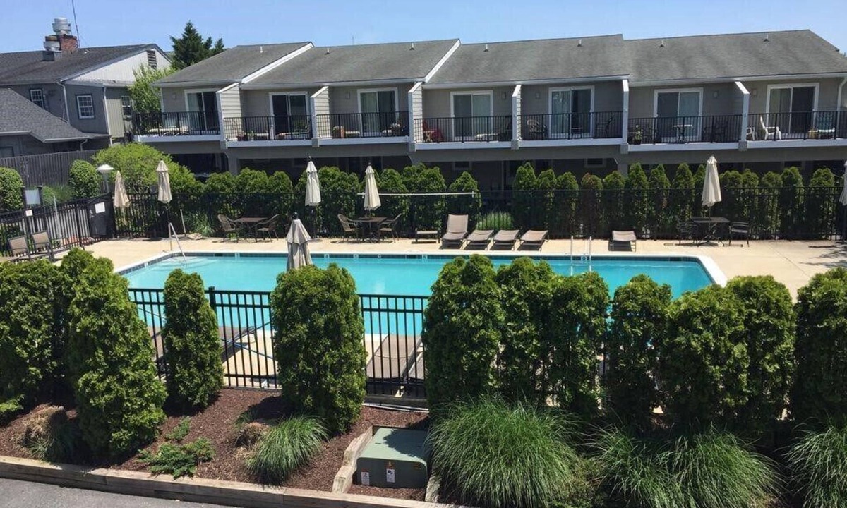 Country Club Estates House | Pet Friendly 2BR Townhouse Downtown Rehoboth Beach w/Pool & Parking