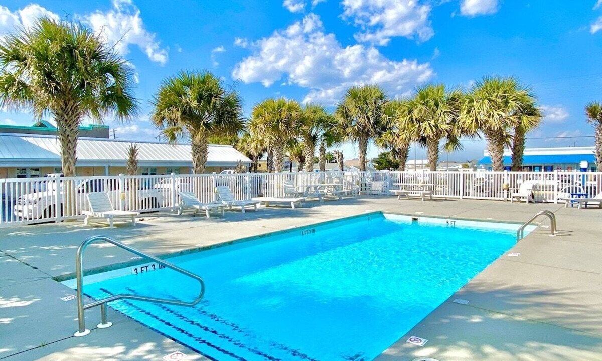 Atlantic Beach Hotel | Pet-friendly, 3 Blocks to Beach, Pool, #303