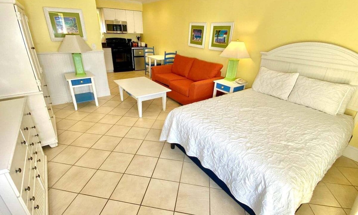 Atlantic Beach Hotel | Pet-friendly, 3 Blocks to Beach, Pool, #405