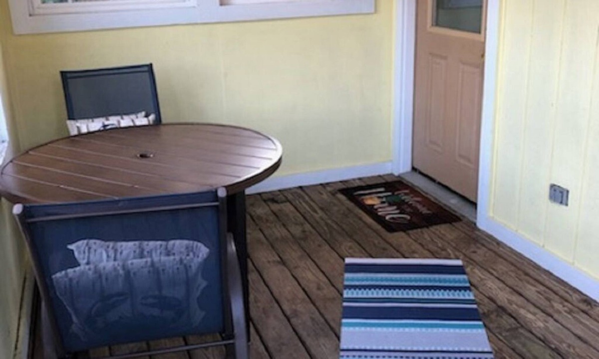 Colington House | Pet friendly 3 Bed/2 Bath Soundside retreat in OBX with Hot Tub & Enclosed yard