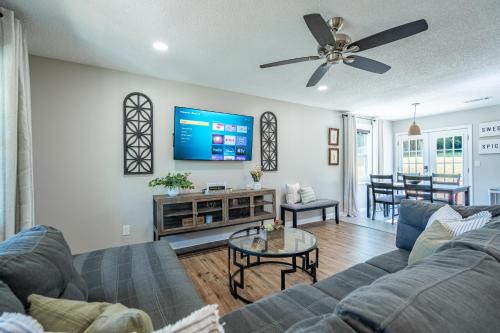 Rydal House | Pet-Friendly 3BR 2BA Quiet Comfort Near Nature
