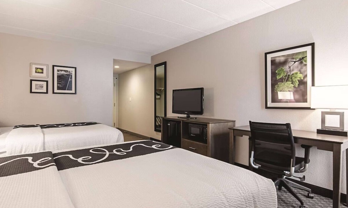 Portland Hotel | Pet-Friendly Accommodation Perfect for Portland Family Adventures, 2 Rooms