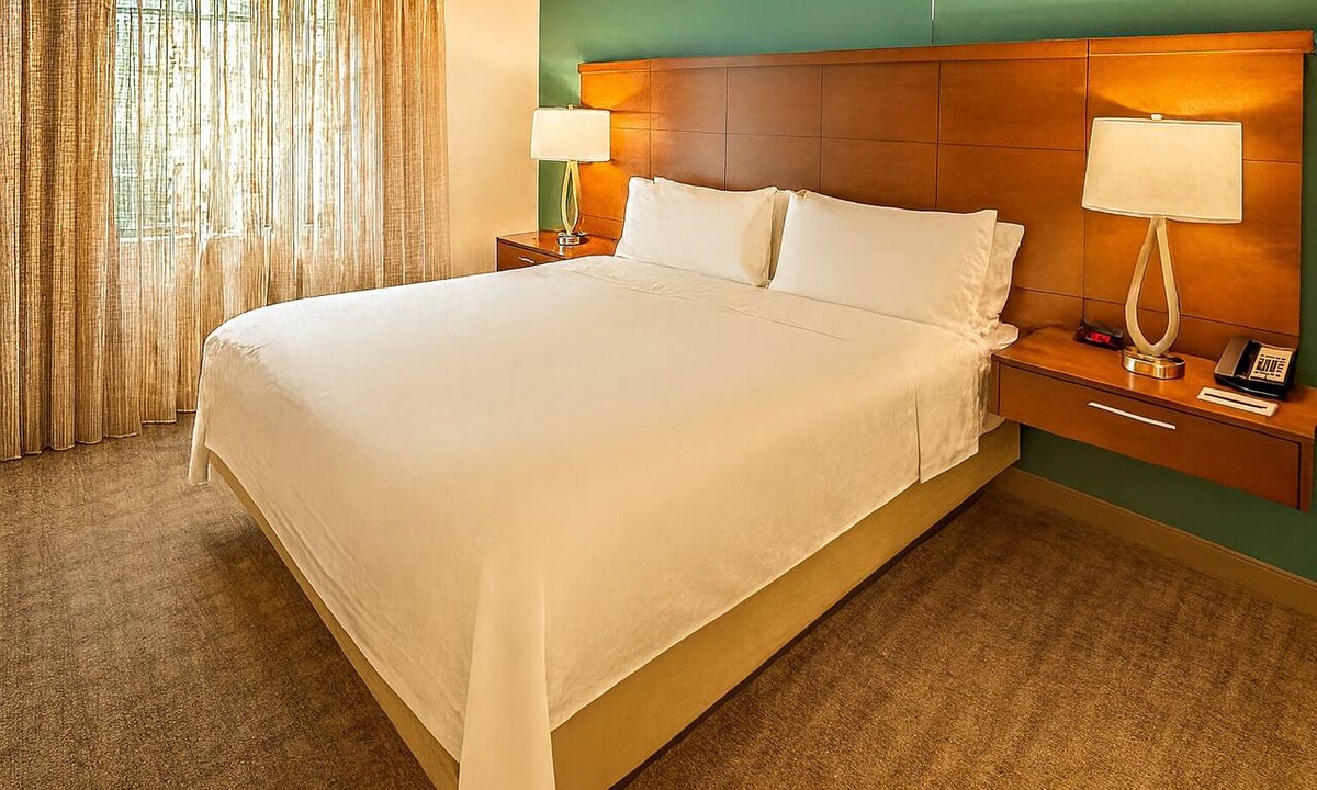 Plantation Apartment | Pet-friendly and Modern 2BR Suite w/Kitchen! Outdoor Pool, FREE Breakfast!