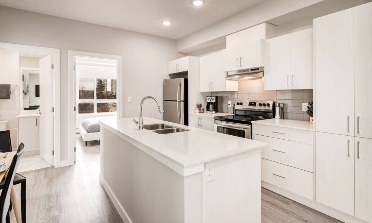 Shaganappi Apartment | Pet Friendly Apartment w/Free Underground Parking