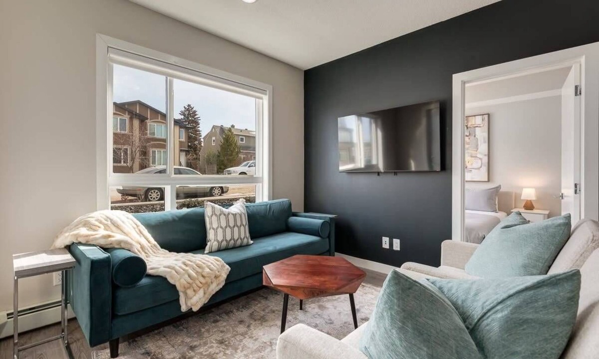 Shaganappi Apartment | Pet Friendly Apartment w/Free Underground Parking