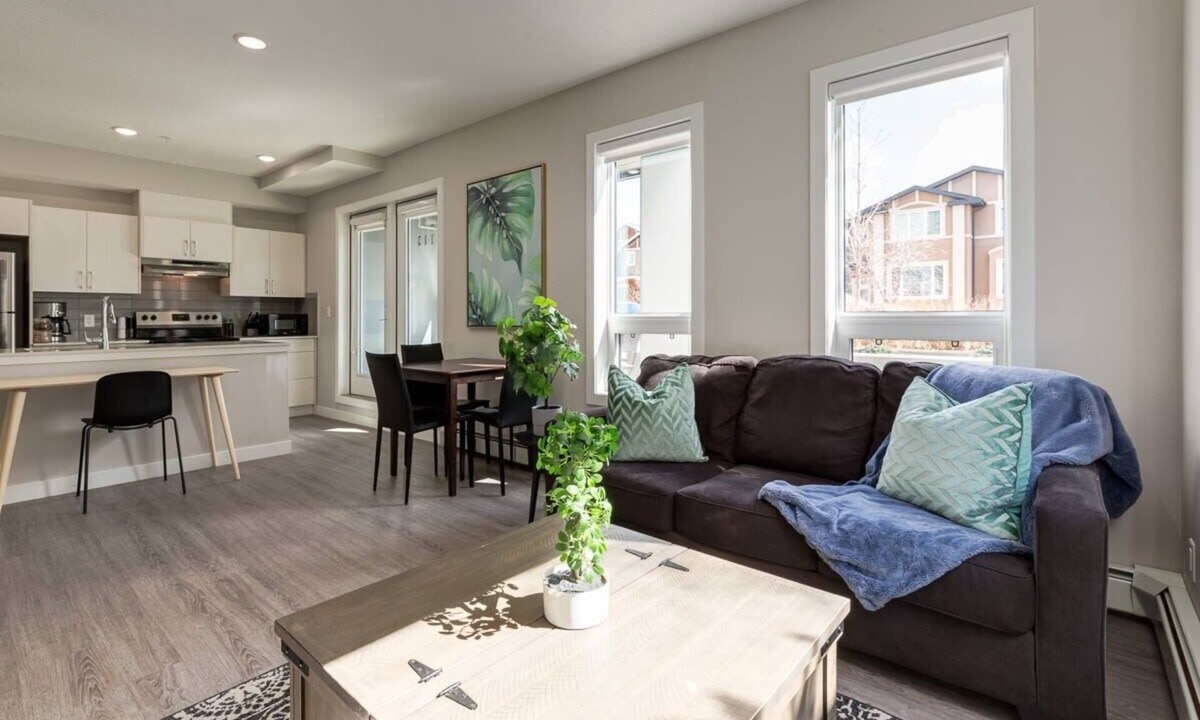 Shaganappi Apartment | Pet Friendly Apartment w/Free Underground Parking
