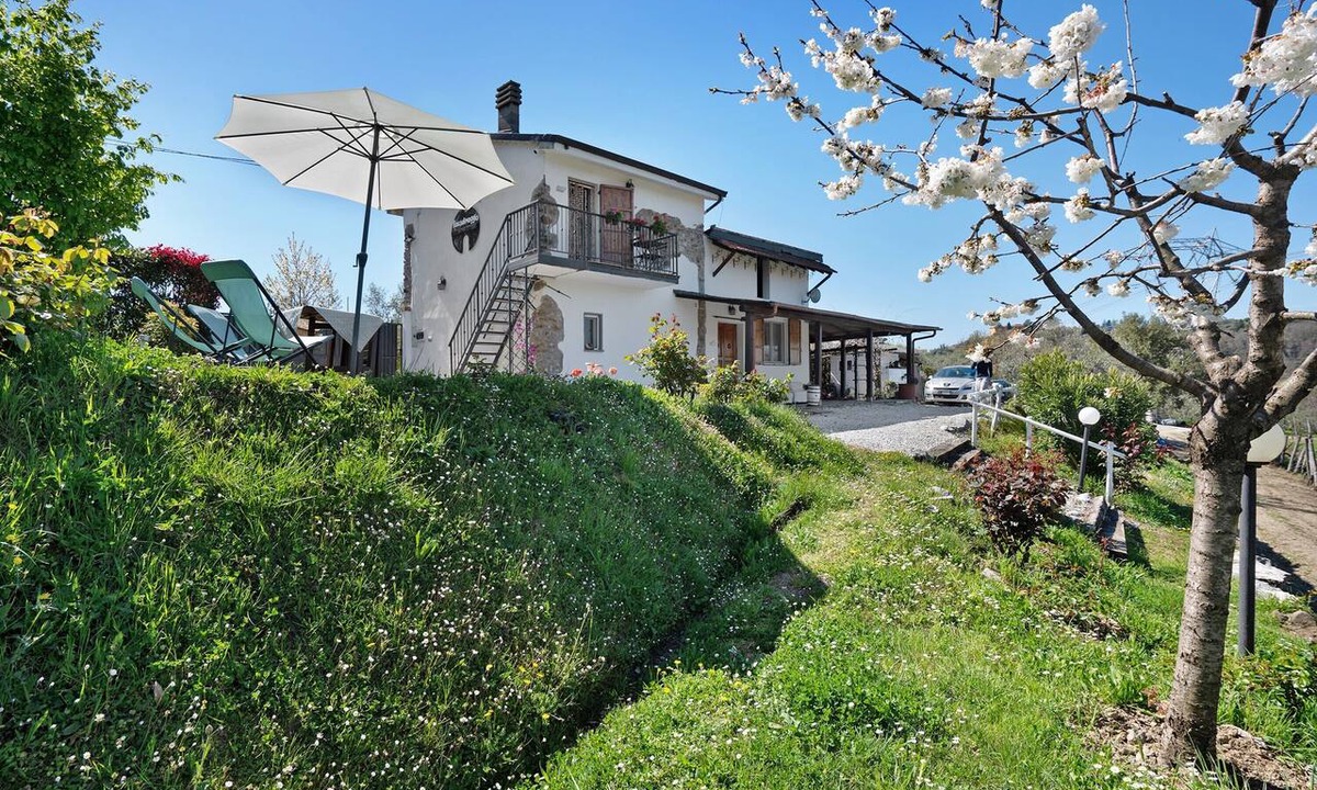 Arcola Apartment | Pet-Friendly Apartment Rosadimaggio Violetta with Balcony & Wi-Fi