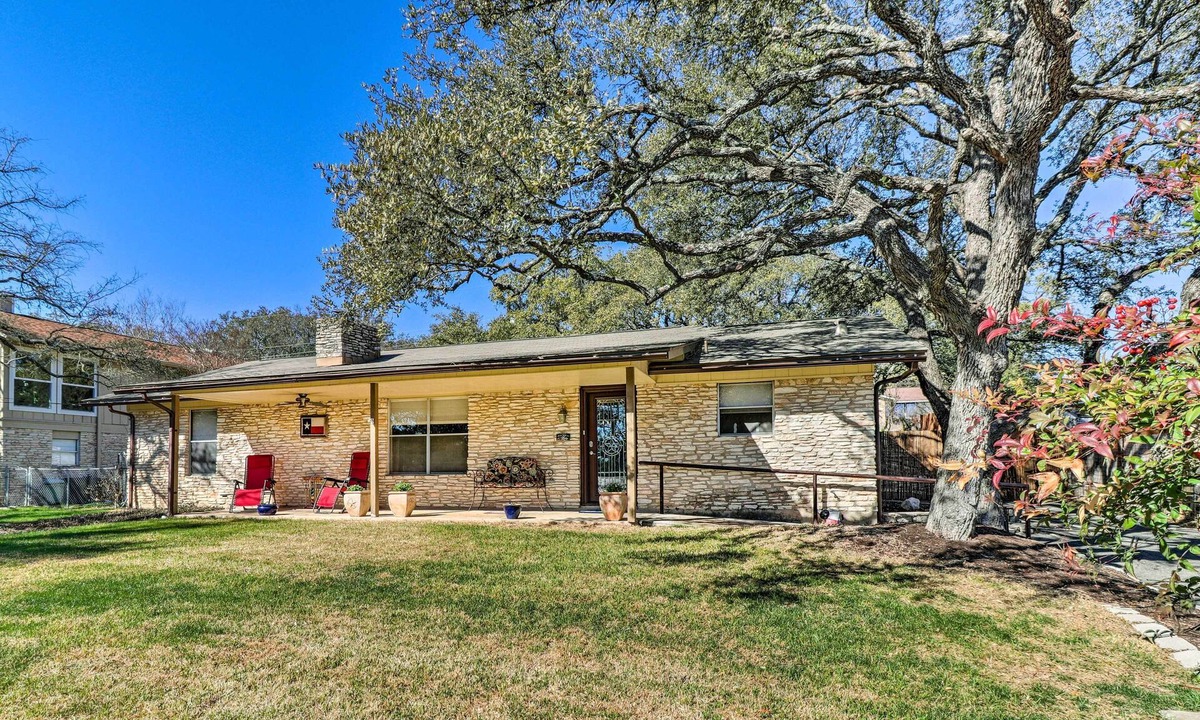 Travis Landing House | Pet-Friendly Austin Home w/Private Hot Tub!