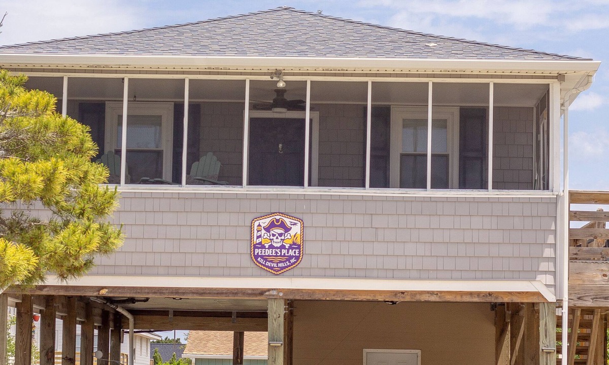 Colington Cottage | Pet friendly beach house w/Hot Tub - Short 0.4 mile walk to beach!