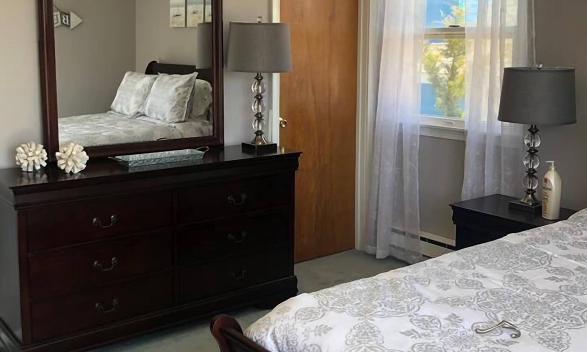 Harvey Cedars House | Pet friendly. Beach Badges. Water Front. Dock. WIFI. Single family; 3/bed; 2/bath; lagoon front