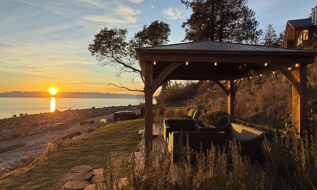 Sliammon House | Pet Friendly Beachfront Escape, Sauna (add on), Hot Tub, Fireplace & Storm Views