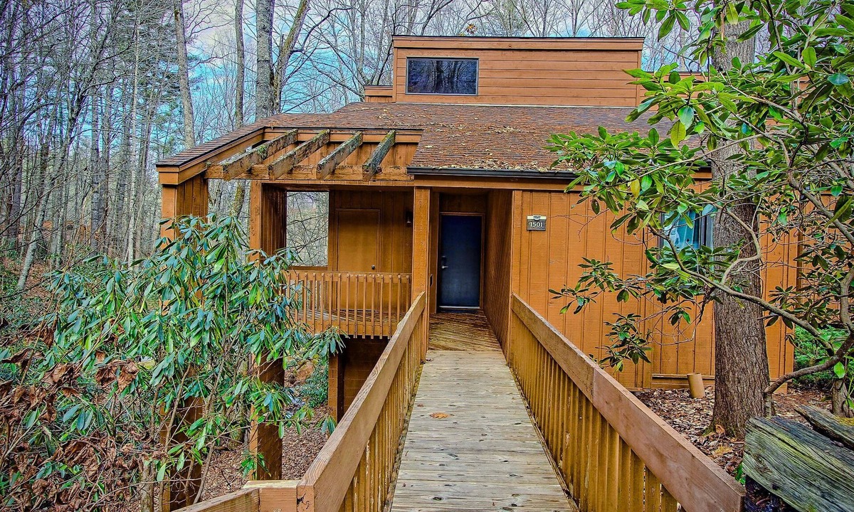 The Mountain Club Apartment | Pet-Friendly Blue Ridge Stay w/Resort Perks