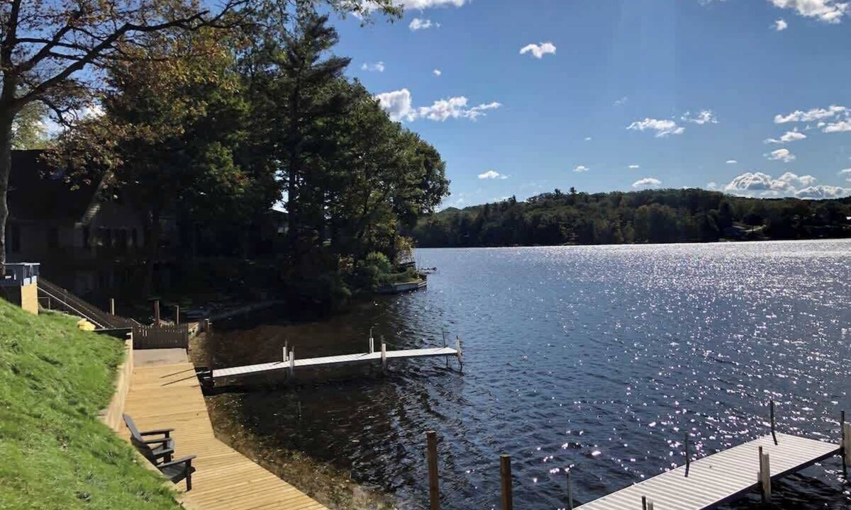 Newaygo Cabin | Pet-friendly Cabin Dock, Kayaks, Firepit, BBQ