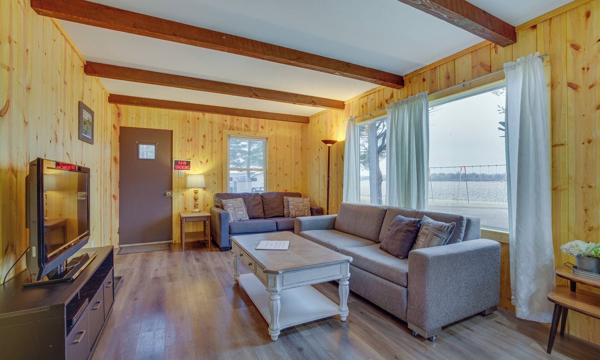 Mauston Cottage | Pet-friendly Cabin Retreat: Wisconsin River Access