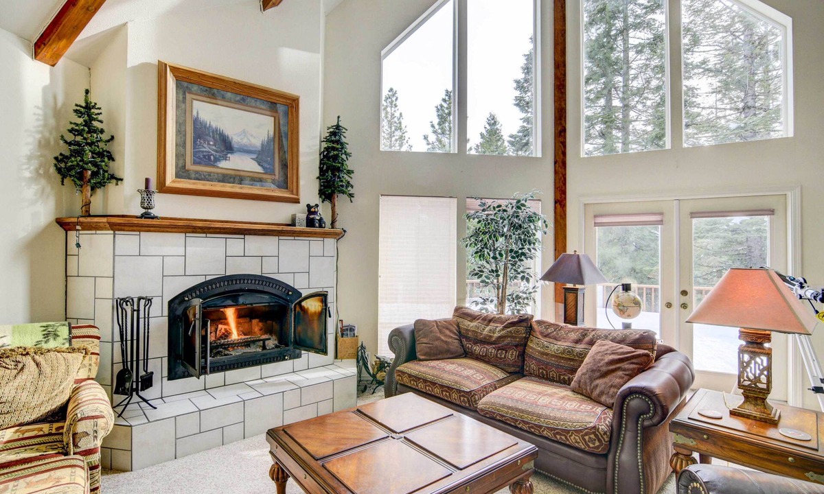 Lake Almanor West Cabin | Pet-Friendly California Cabin w/Beach Access