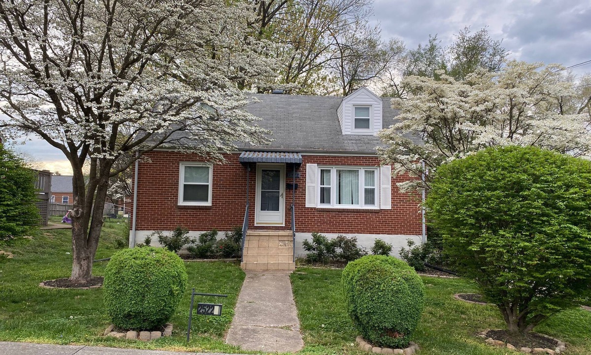 Roanoke House | Pet Friendly Cape Cod House