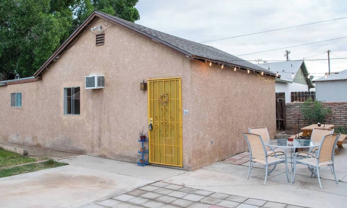 Yuma Townsite House | Pet-Friendly, Charming bungalow with WiFi and AC in sunny Yuma