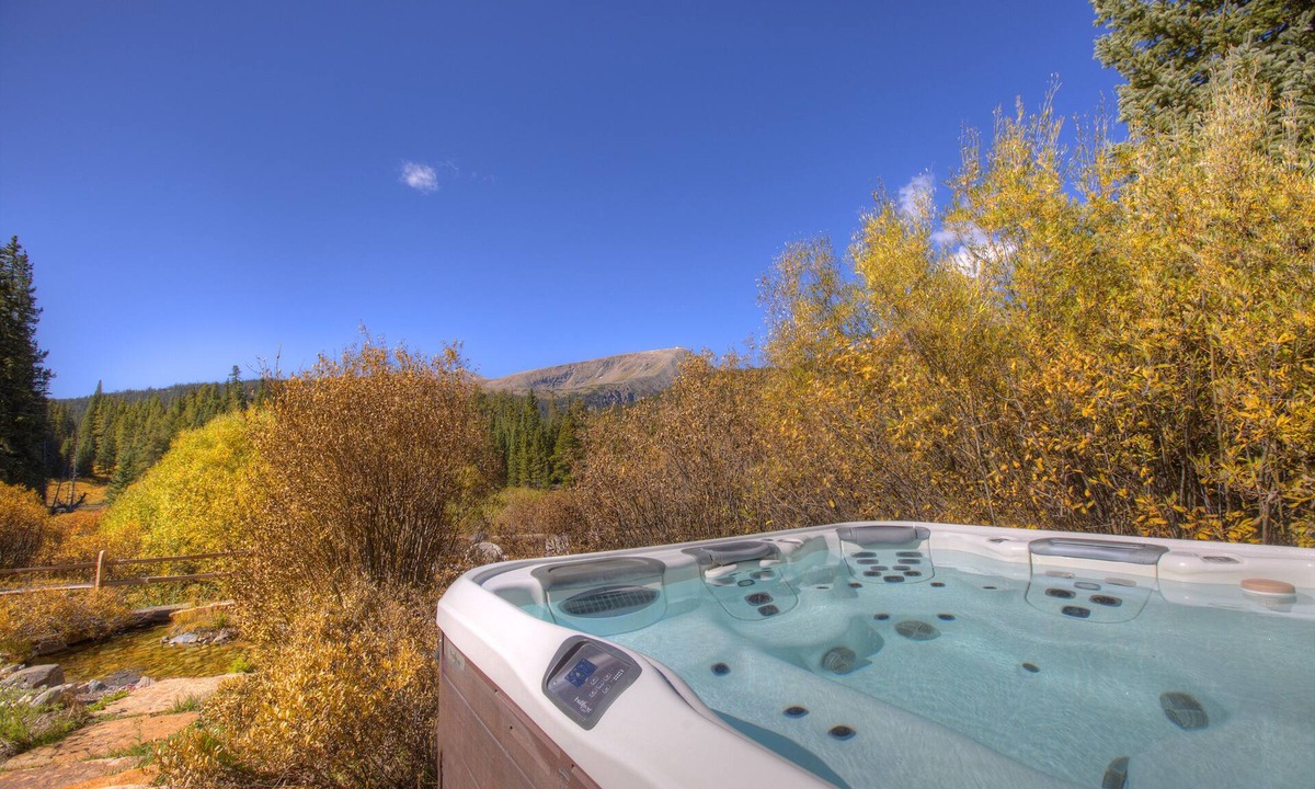 Valley of the Blue House | Pet Friendly! CLEAN! Private Hot Tub. Sunny. Secluded. Views!